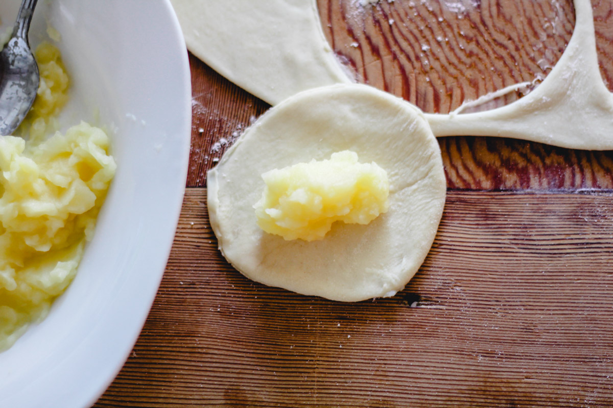 image of stuffing pasta with potato filling