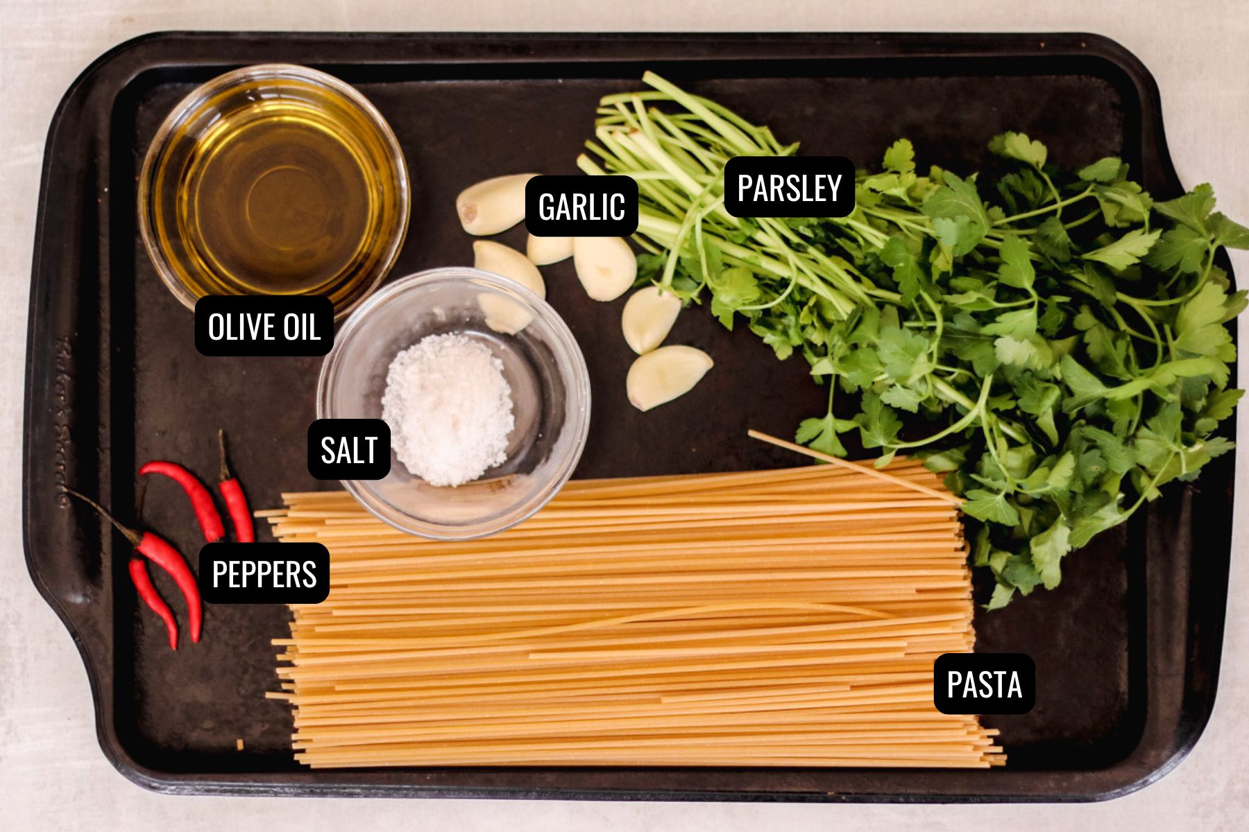 Spaghetti alio e olio ingredients.