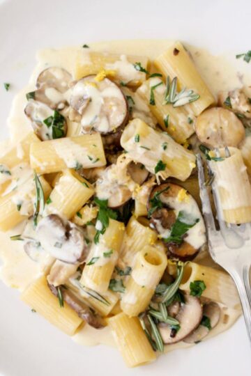 Creamy chicken and mushroom pasta.